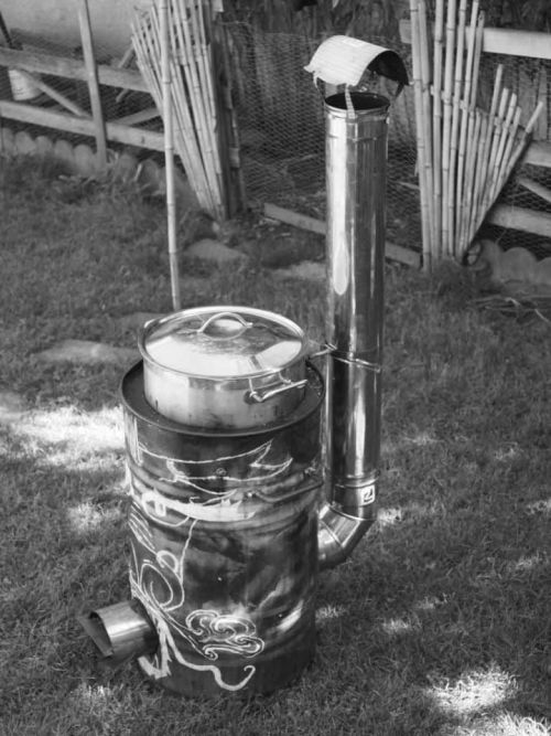 Stage de construction de cuiseur à bois type "rocket stove"